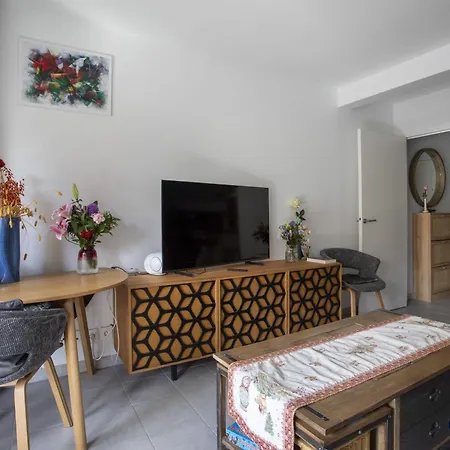 Air-conditioned Near Liberation District