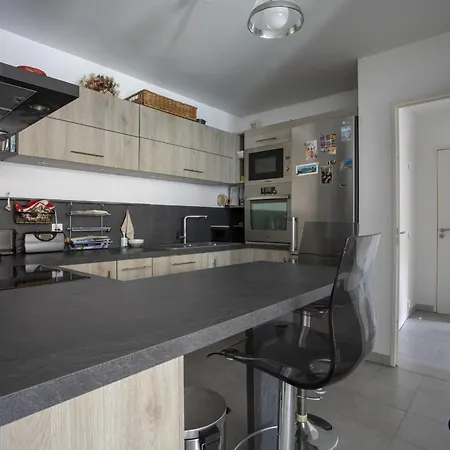 Air-conditioned Near Liberation District Nice