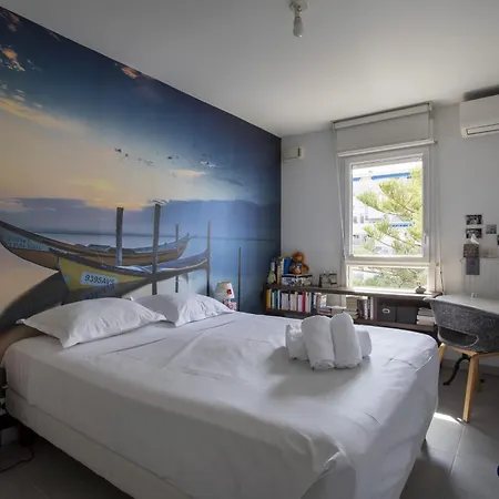 Appartement Air-conditioned Near Liberation District *