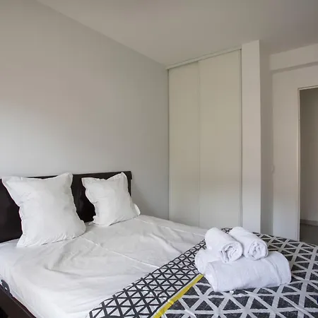 Air-conditioned Near Liberation District *