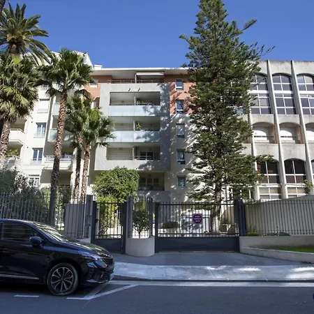 Appartement Air-conditioned Near Liberation District *