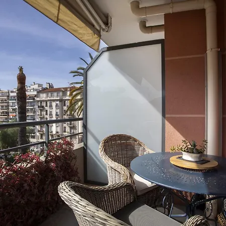 Appartement Air-conditioned Near Liberation District *