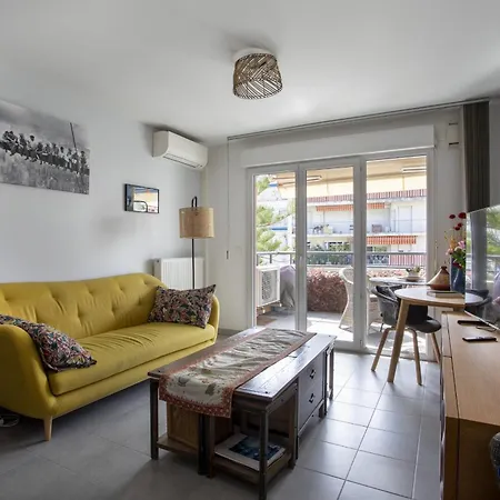 Air-conditioned Near Liberation District Appartement *