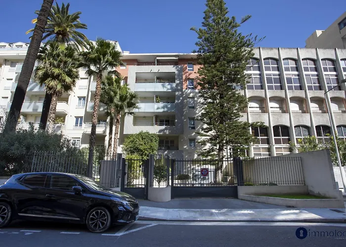 Appartement Air-conditioned Near Liberation District *