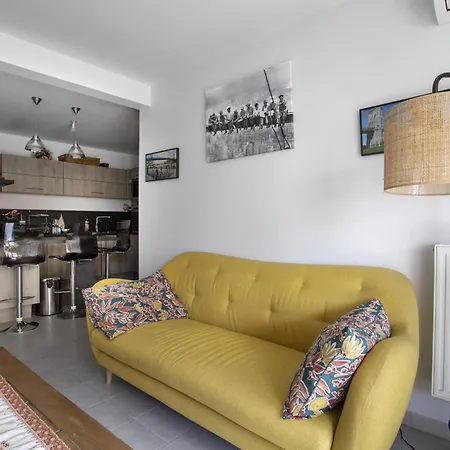 Air-conditioned Near Liberation District Apartament *