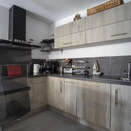 Air-conditioned Near Liberation District شقة نيس